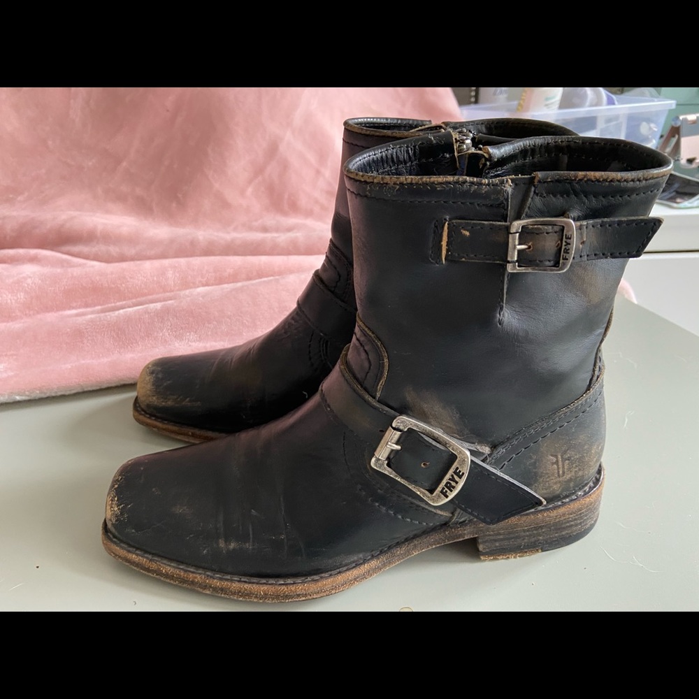 Distressed Short Philip Harness Frye Boots